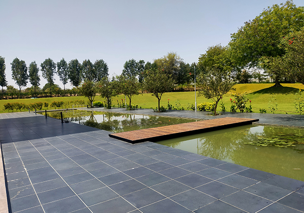 BLACK FLOORING